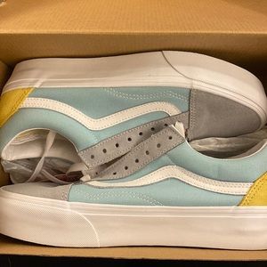 Brand New Women’s Vans